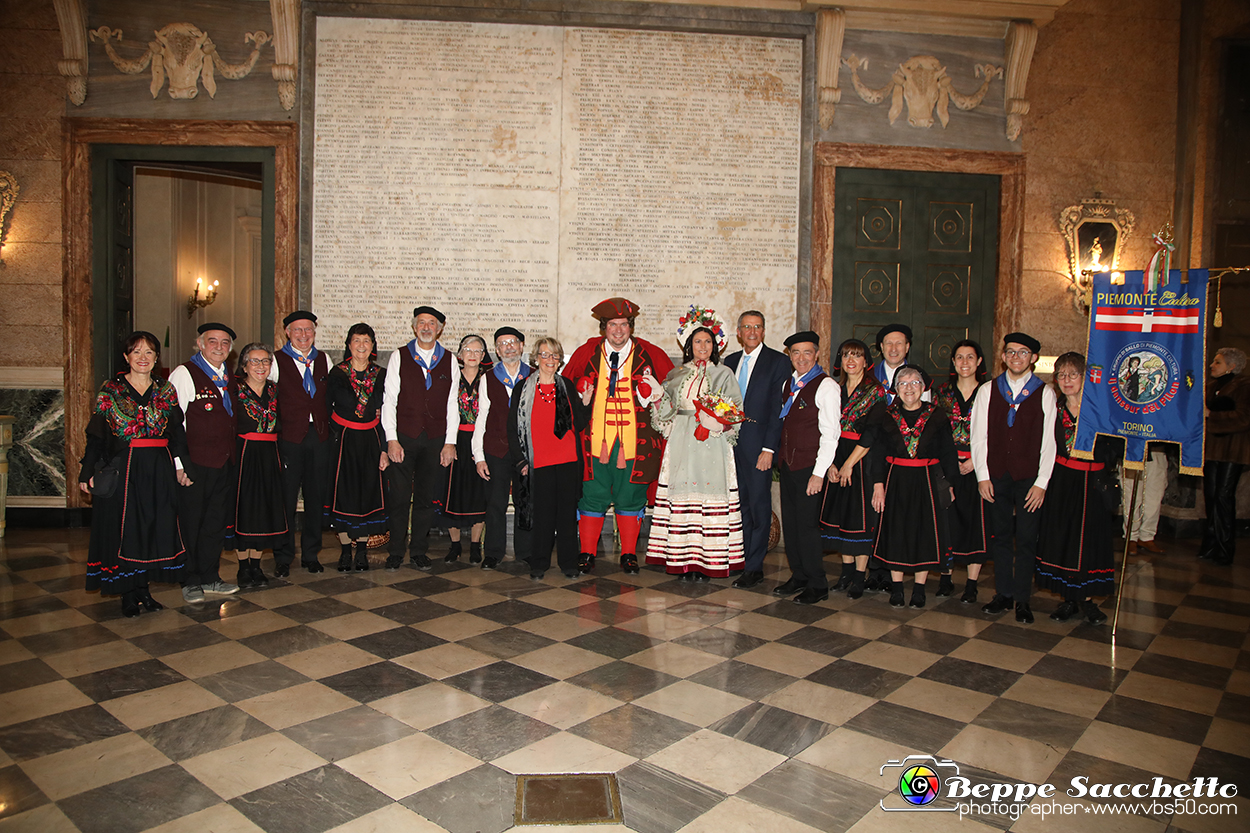 VBS_3748 - Investitura Ufficiale Gianduja e Giacometta Famija Turineisa - Carnevale di Torino 2024.jpg